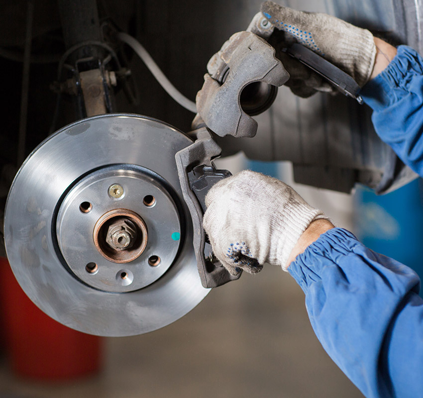 Ceramic vs. Semi-Metallic Brake Pads: How They Work and What They